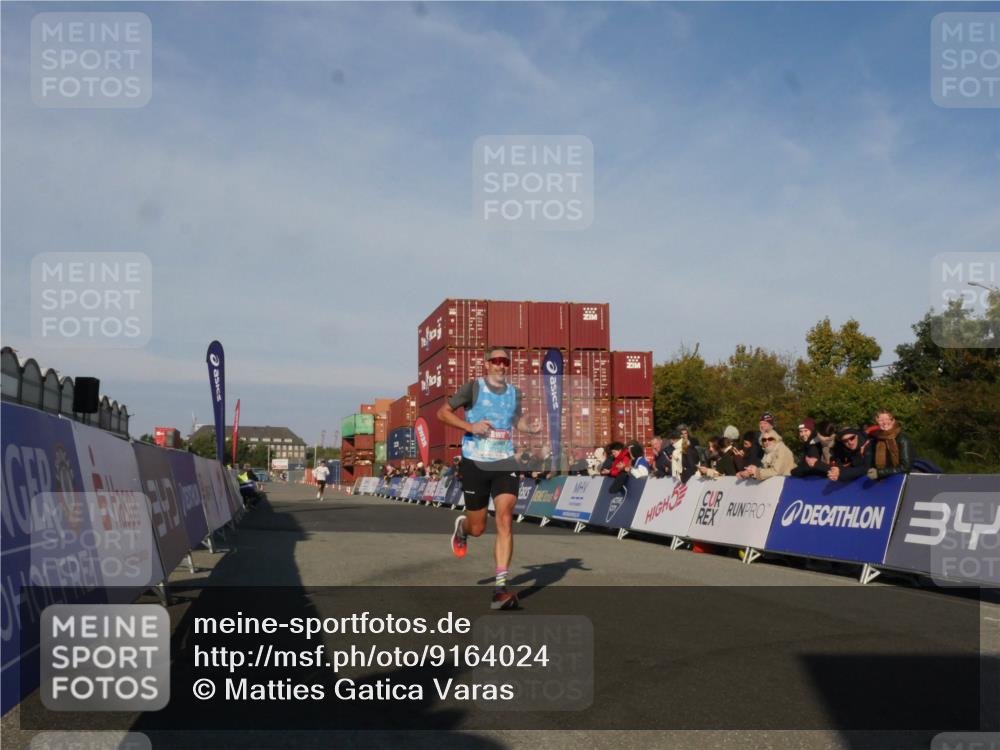 03.10.2025 - Köhlbrandbrückenlauf Matties Gatica Varas http://msf.ph/oto/9164024 03.10.2025 09:49:55 Ziel 1041, 2176 meine-sportfotos.de