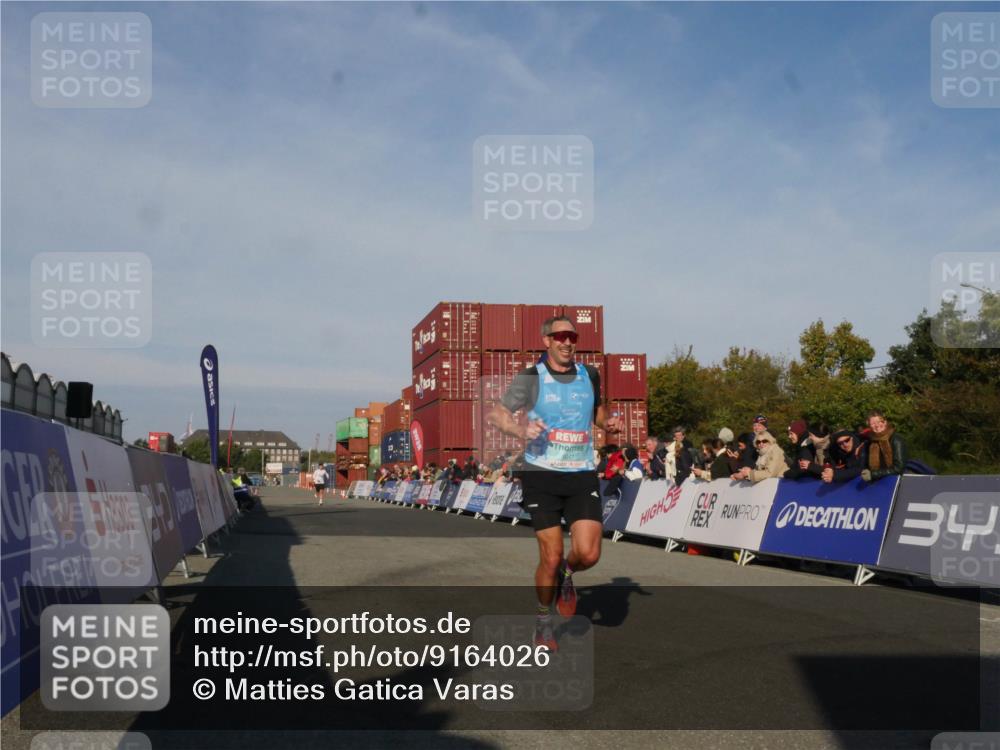 03.10.2025 - Köhlbrandbrückenlauf Matties Gatica Varas http://msf.ph/oto/9164026 03.10.2025 09:49:55 Ziel 1041, 2176 meine-sportfotos.de