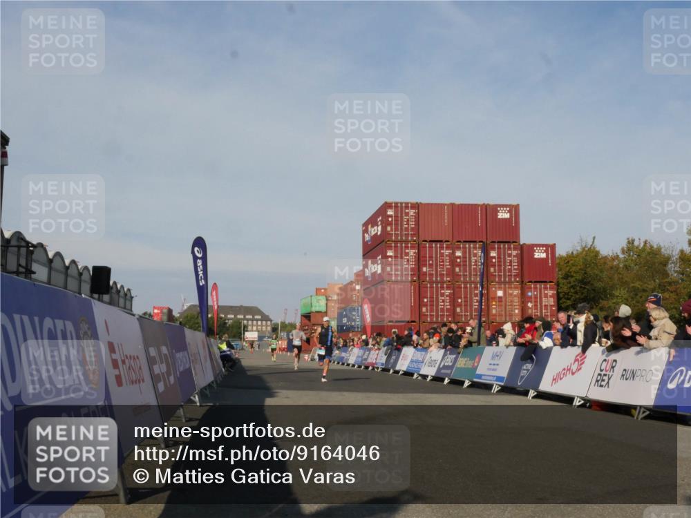 03.10.2025 - Köhlbrandbrückenlauf Matties Gatica Varas http://msf.ph/oto/9164046 03.10.2025 09:50:23 Ziel 1174, 3463 meine-sportfotos.de