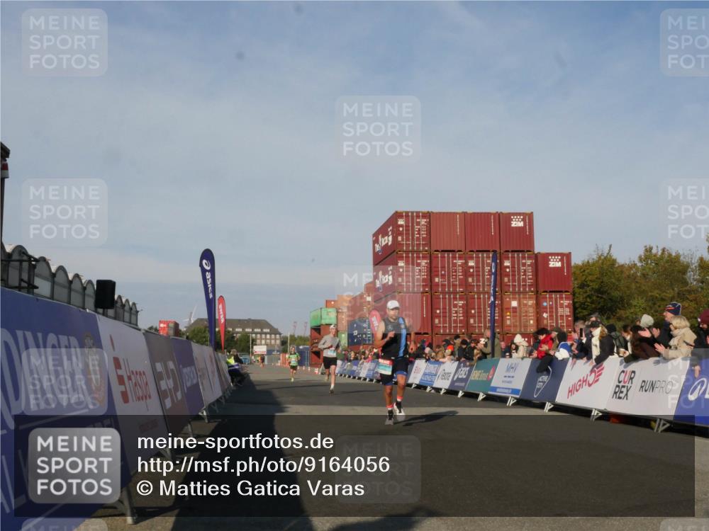 03.10.2025 - Köhlbrandbrückenlauf Matties Gatica Varas http://msf.ph/oto/9164056 03.10.2025 09:50:25 Ziel 1174, 2702, 3463 meine-sportfotos.de
