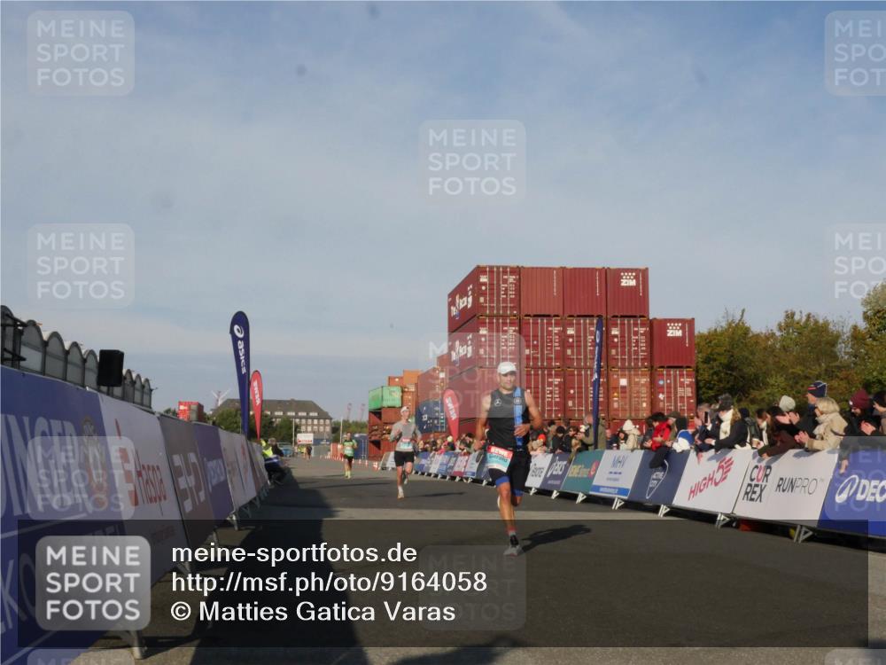 03.10.2025 - Köhlbrandbrückenlauf Matties Gatica Varas http://msf.ph/oto/9164058 03.10.2025 09:50:26 Ziel 1174, 2702, 3463 meine-sportfotos.de