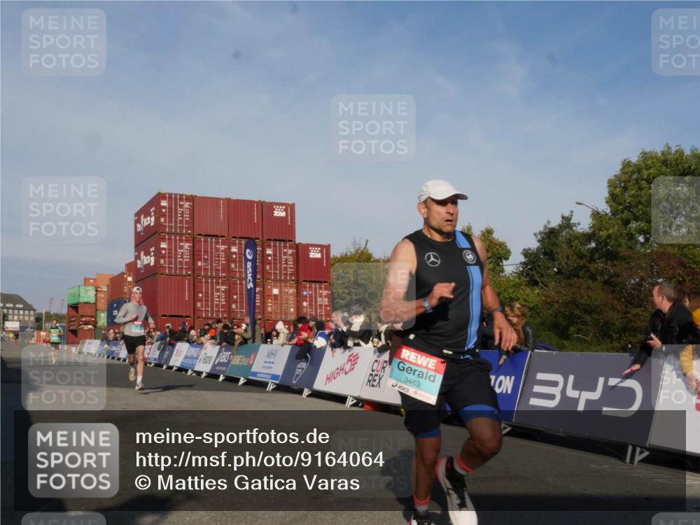 03.10.2025 - Köhlbrandbrückenlauf Matties Gatica Varas http://msf.ph/oto/9164064 03.10.2025 09:50:27 Ziel 1174, 2702, 3463 meine-sportfotos.de