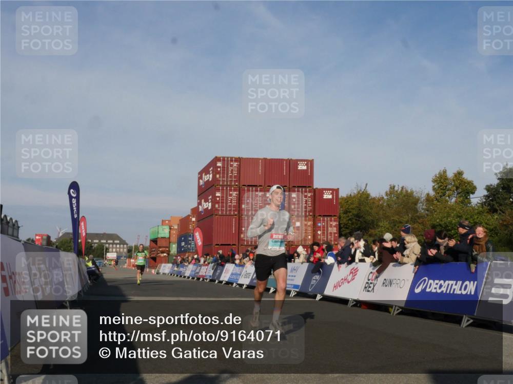 03.10.2025 - Köhlbrandbrückenlauf Matties Gatica Varas http://msf.ph/oto/9164071 03.10.2025 09:50:29 Ziel 1174, 2702, 3463 meine-sportfotos.de