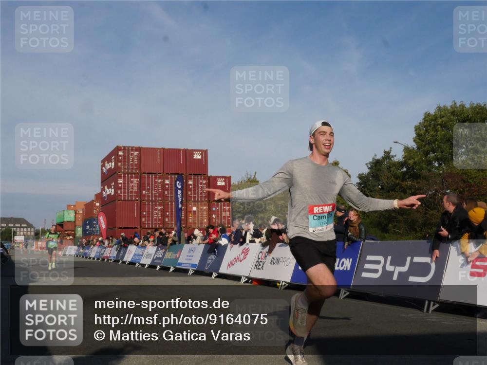 03.10.2025 - Köhlbrandbrückenlauf Matties Gatica Varas http://msf.ph/oto/9164075 03.10.2025 09:50:30 Ziel 1174, 2702, 3463 meine-sportfotos.de