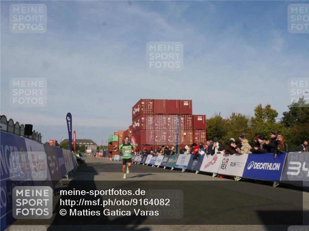 03.10.2025 - Köhlbrandbrückenlauf Matties Gatica Varas http://msf.ph/oto/9164082 03.10.2025 09:50:33 Ziel 2702 meine-sportfotos.de