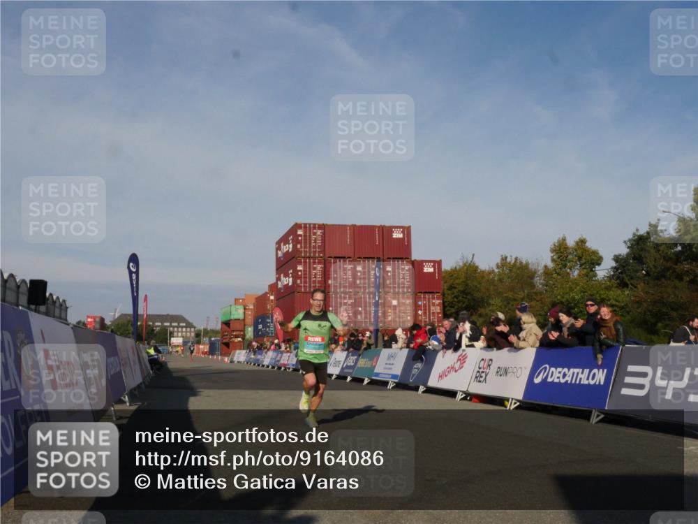 03.10.2025 - Köhlbrandbrückenlauf Matties Gatica Varas http://msf.ph/oto/9164086 03.10.2025 09:50:34 Ziel 2702 meine-sportfotos.de