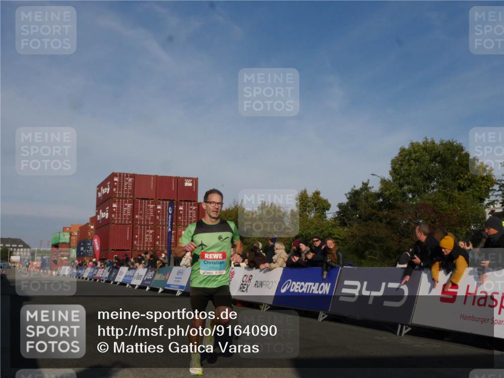 03.10.2025 - Köhlbrandbrückenlauf Matties Gatica Varas http://msf.ph/oto/9164090 03.10.2025 09:50:35 Ziel 2702 meine-sportfotos.de