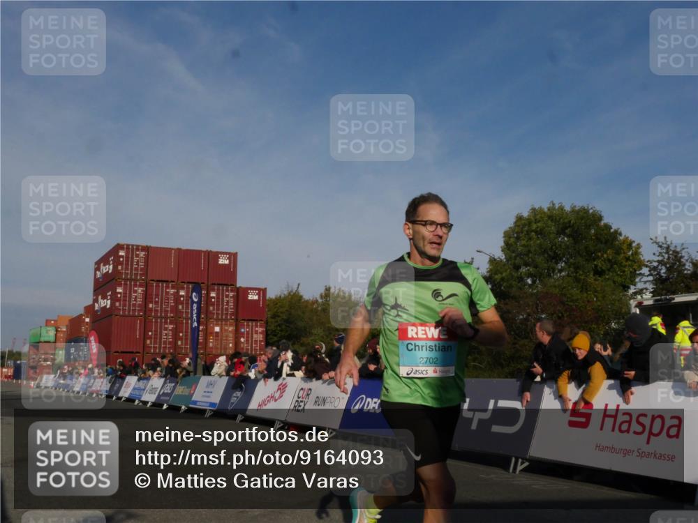 03.10.2025 - Köhlbrandbrückenlauf Matties Gatica Varas http://msf.ph/oto/9164093 03.10.2025 09:50:35 Ziel 2702 meine-sportfotos.de
