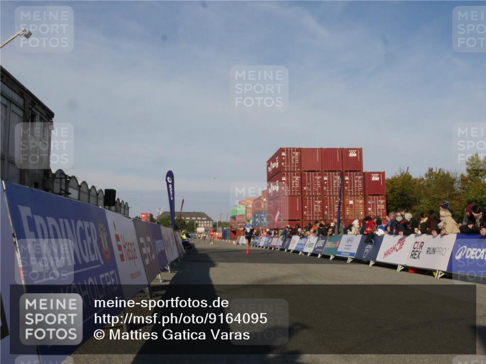 03.10.2025 - Köhlbrandbrückenlauf Matties Gatica Varas http://msf.ph/oto/9164095 03.10.2025 09:50:46 Ziel 1011 meine-sportfotos.de