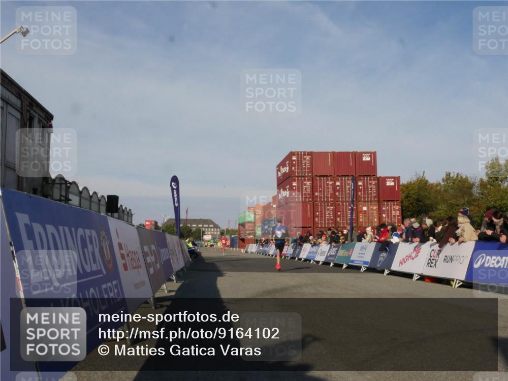 03.10.2025 - Köhlbrandbrückenlauf Matties Gatica Varas http://msf.ph/oto/9164102 03.10.2025 09:50:48 Ziel 1011 meine-sportfotos.de