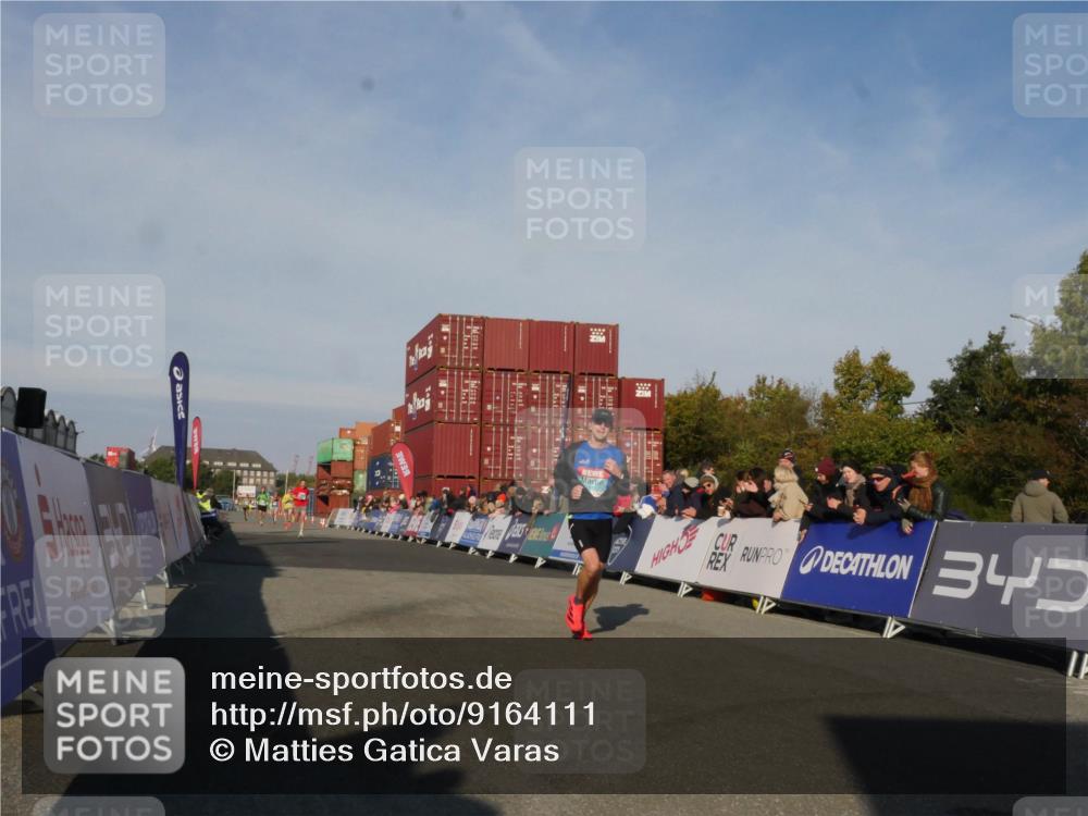 03.10.2025 - Köhlbrandbrückenlauf Matties Gatica Varas http://msf.ph/oto/9164111 03.10.2025 09:50:50 Ziel 1011, 1044, 2701 meine-sportfotos.de
