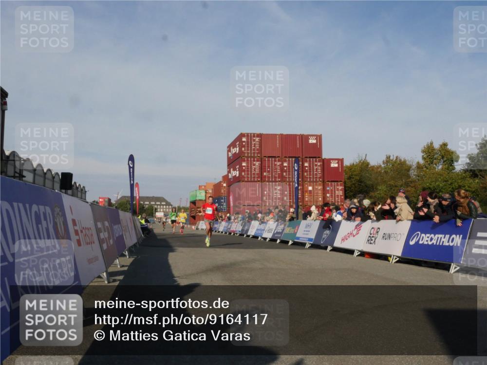 03.10.2025 - Köhlbrandbrückenlauf Matties Gatica Varas http://msf.ph/oto/9164117 03.10.2025 09:50:54 Ziel 1007, 1011, 1044, 2701 meine-sportfotos.de