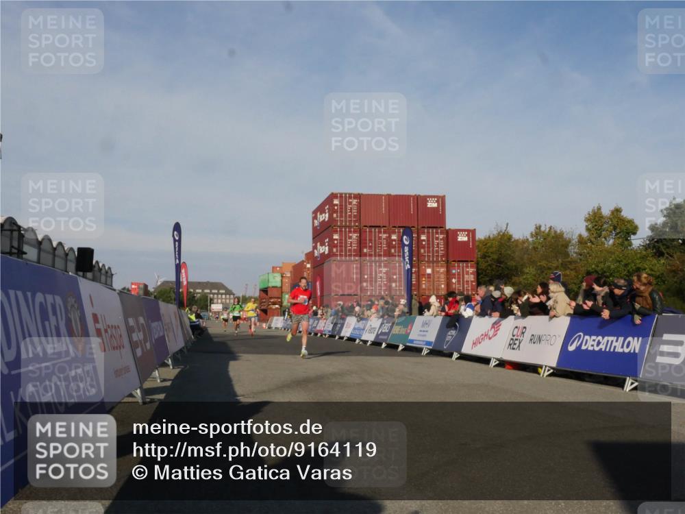 03.10.2025 - Köhlbrandbrückenlauf Matties Gatica Varas http://msf.ph/oto/9164119 03.10.2025 09:50:55 Ziel 1007, 1017, 1044, 2701 meine-sportfotos.de