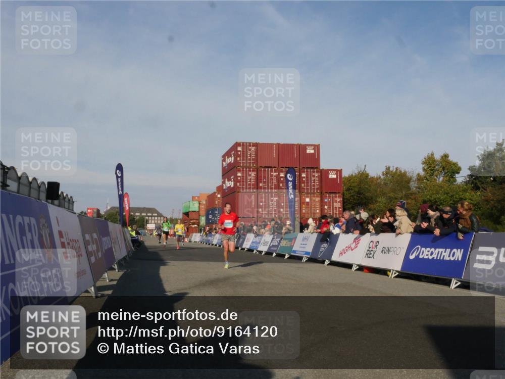 03.10.2025 - Köhlbrandbrückenlauf Matties Gatica Varas http://msf.ph/oto/9164120 03.10.2025 09:50:55 Ziel 1007, 1017, 1044, 2701 meine-sportfotos.de