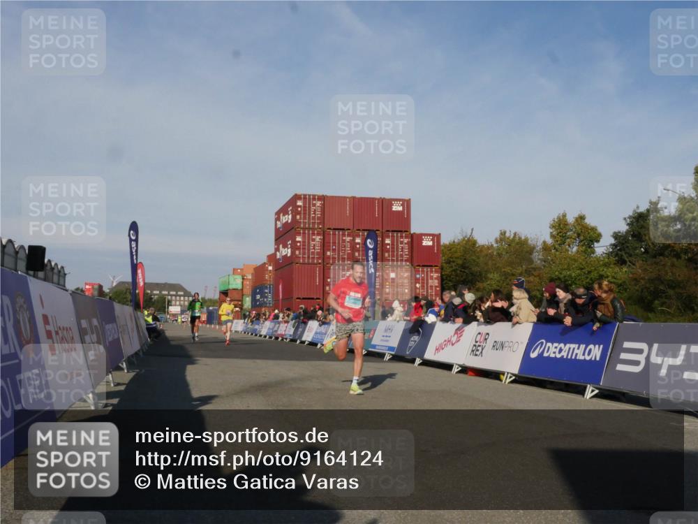 03.10.2025 - Köhlbrandbrückenlauf Matties Gatica Varas http://msf.ph/oto/9164124 03.10.2025 09:50:56 Ziel 1007, 1017, 1044, 2701 meine-sportfotos.de