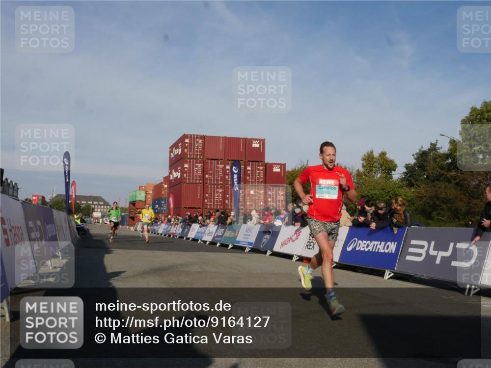 03.10.2025 - Köhlbrandbrückenlauf Matties Gatica Varas http://msf.ph/oto/9164127 03.10.2025 09:50:57 Ziel 1007, 1017, 1044, 2701 meine-sportfotos.de