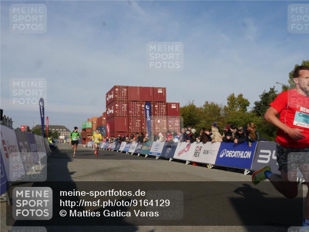 03.10.2025 - Köhlbrandbrückenlauf Matties Gatica Varas http://msf.ph/oto/9164129 03.10.2025 09:50:57 Ziel 1007, 1017, 1044, 2701 meine-sportfotos.de