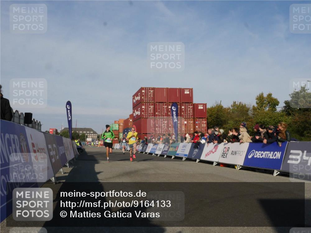 03.10.2025 - Köhlbrandbrückenlauf Matties Gatica Varas http://msf.ph/oto/9164133 03.10.2025 09:50:58 Ziel 1007, 1017, 1044, 2701 meine-sportfotos.de