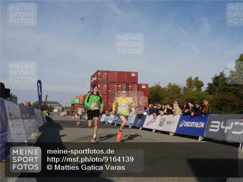 03.10.2025 - Köhlbrandbrückenlauf Matties Gatica Varas http://msf.ph/oto/9164139 03.10.2025 09:51:00 Ziel 1007, 1017, 1044, 2701 meine-sportfotos.de