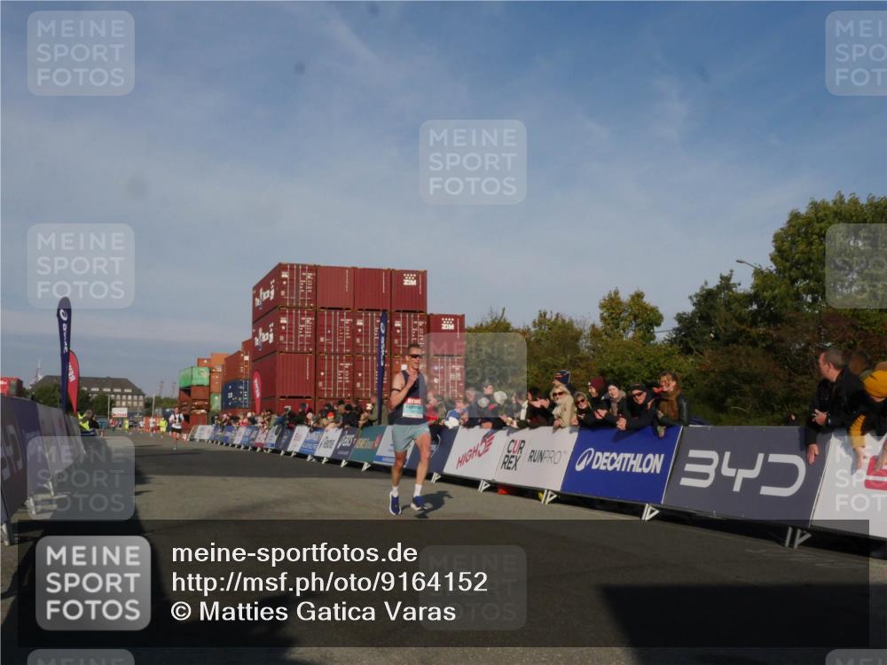 03.10.2025 - Köhlbrandbrückenlauf Matties Gatica Varas http://msf.ph/oto/9164152 03.10.2025 09:51:03 Ziel 1007, 1017, 3153 meine-sportfotos.de