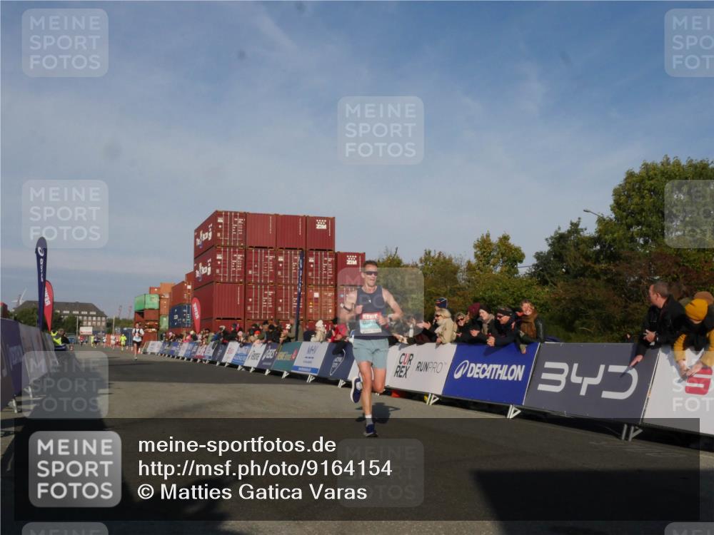 03.10.2025 - Köhlbrandbrückenlauf Matties Gatica Varas http://msf.ph/oto/9164154 03.10.2025 09:51:04 Ziel 1007, 1017, 3153 meine-sportfotos.de