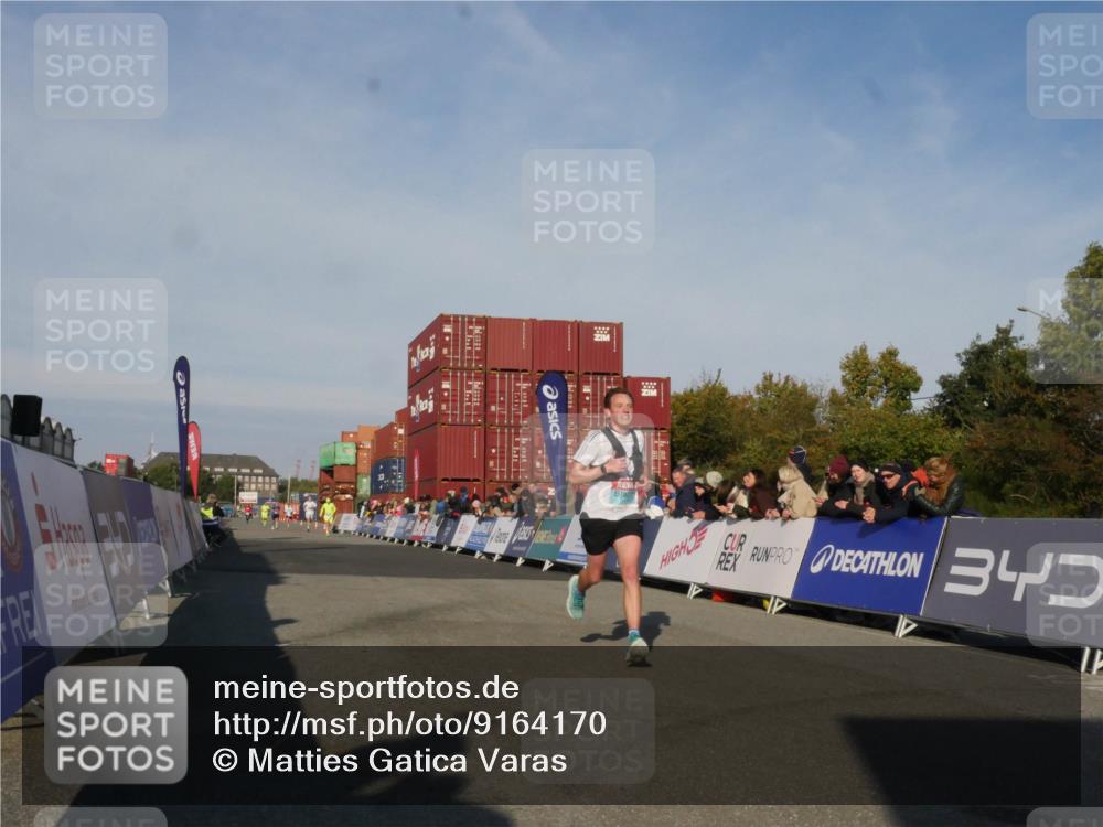 03.10.2025 - Köhlbrandbrückenlauf Matties Gatica Varas http://msf.ph/oto/9164170 03.10.2025 09:51:10 Ziel 3153 meine-sportfotos.de