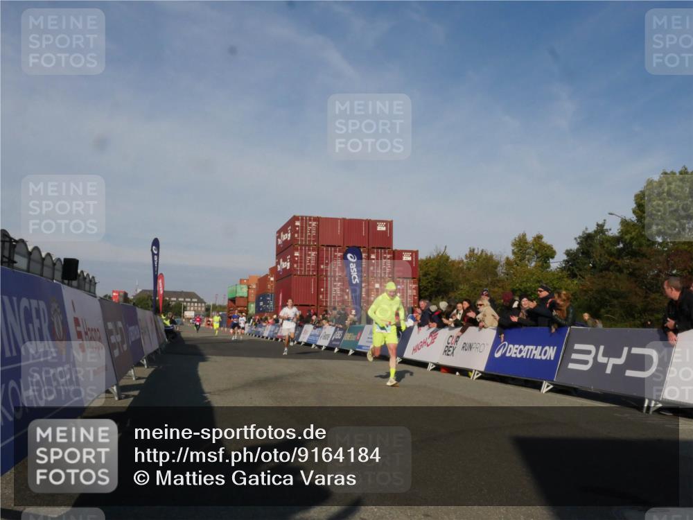 03.10.2025 - Köhlbrandbrückenlauf Matties Gatica Varas http://msf.ph/oto/9164184 03.10.2025 09:51:20 Ziel 1032, 3082, 3154, 3460, 3740 meine-sportfotos.de