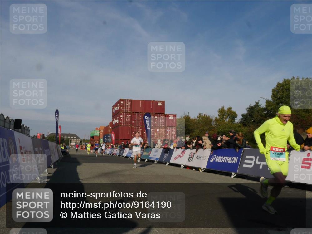 03.10.2025 - Köhlbrandbrückenlauf Matties Gatica Varas http://msf.ph/oto/9164190 03.10.2025 09:51:21 Ziel 1032, 3082, 3154, 3460, 3740 meine-sportfotos.de