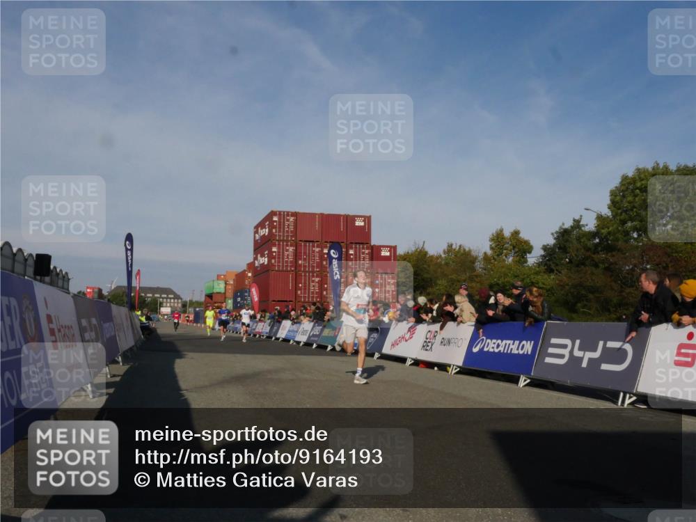 03.10.2025 - Köhlbrandbrückenlauf Matties Gatica Varas http://msf.ph/oto/9164193 03.10.2025 09:51:22 Ziel 1032, 3082, 3154, 3460, 3740 meine-sportfotos.de