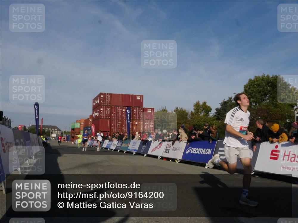 03.10.2025 - Köhlbrandbrückenlauf Matties Gatica Varas http://msf.ph/oto/9164200 03.10.2025 09:51:24 Ziel 1032, 3082, 3154, 3401, 3460, 3740 meine-sportfotos.de