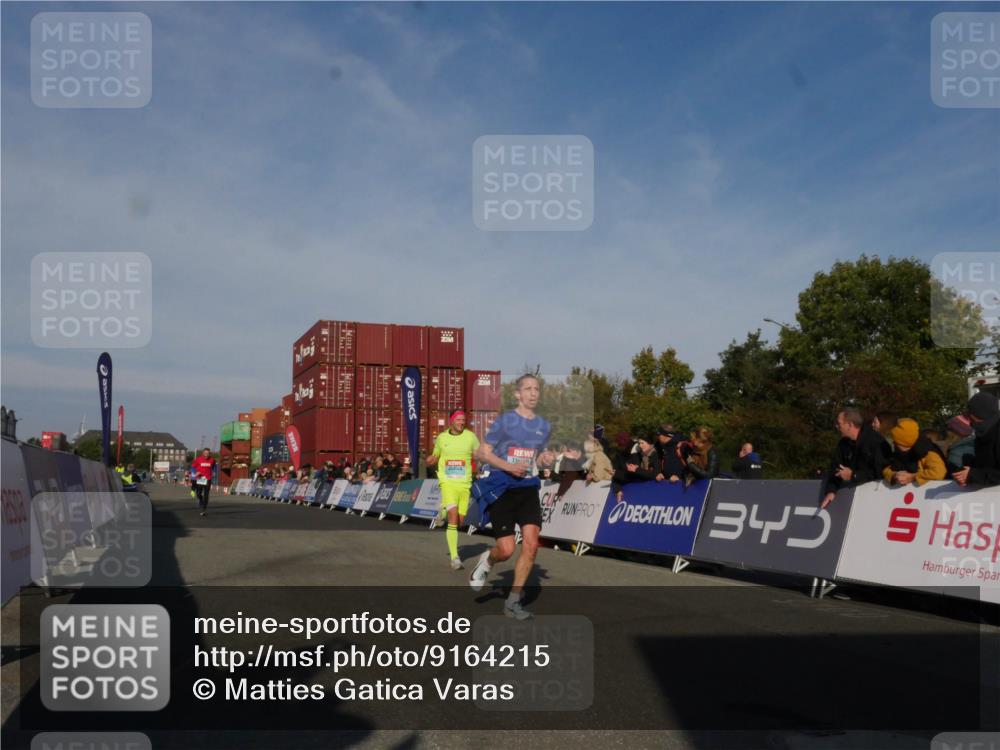 03.10.2025 - Köhlbrandbrückenlauf Matties Gatica Varas http://msf.ph/oto/9164215 03.10.2025 09:51:29 Ziel 1032, 1057, 3082, 3401, 3740 meine-sportfotos.de