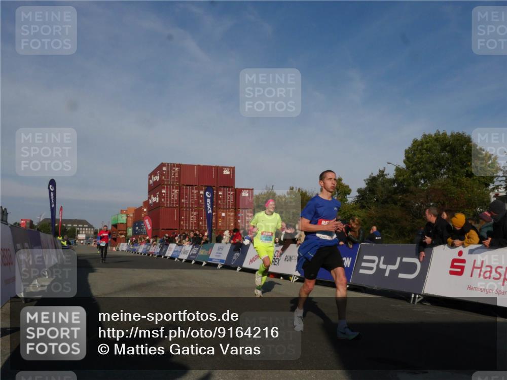 03.10.2025 - Köhlbrandbrückenlauf Matties Gatica Varas http://msf.ph/oto/9164216 03.10.2025 09:51:29 Ziel 1032, 1057, 3082, 3401, 3740 meine-sportfotos.de