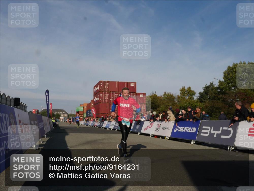 03.10.2025 - Köhlbrandbrückenlauf Matties Gatica Varas http://msf.ph/oto/9164231 03.10.2025 09:51:33 Ziel 1057, 3401 meine-sportfotos.de