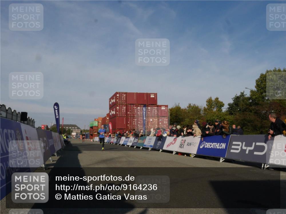 03.10.2025 - Köhlbrandbrückenlauf Matties Gatica Varas http://msf.ph/oto/9164236 03.10.2025 09:51:36 Ziel 1034, 1057, 3401 meine-sportfotos.de