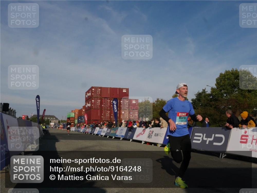 03.10.2025 - Köhlbrandbrückenlauf Matties Gatica Varas http://msf.ph/oto/9164248 03.10.2025 09:51:39 Ziel 1034, 1057 meine-sportfotos.de
