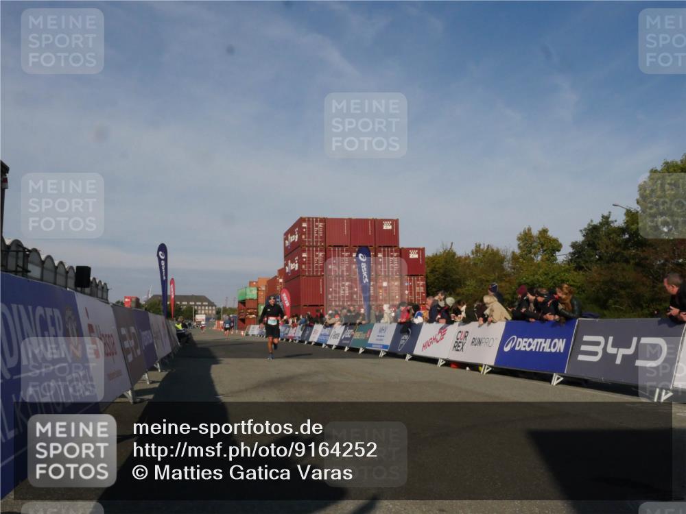 03.10.2025 - Köhlbrandbrückenlauf Matties Gatica Varas http://msf.ph/oto/9164252 03.10.2025 09:51:42 Ziel 1034, 3350 meine-sportfotos.de