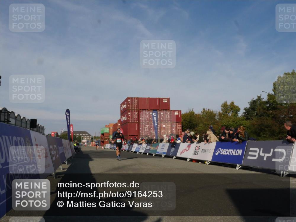 03.10.2025 - Köhlbrandbrückenlauf Matties Gatica Varas http://msf.ph/oto/9164253 03.10.2025 09:51:43 Ziel 1034, 3350 meine-sportfotos.de