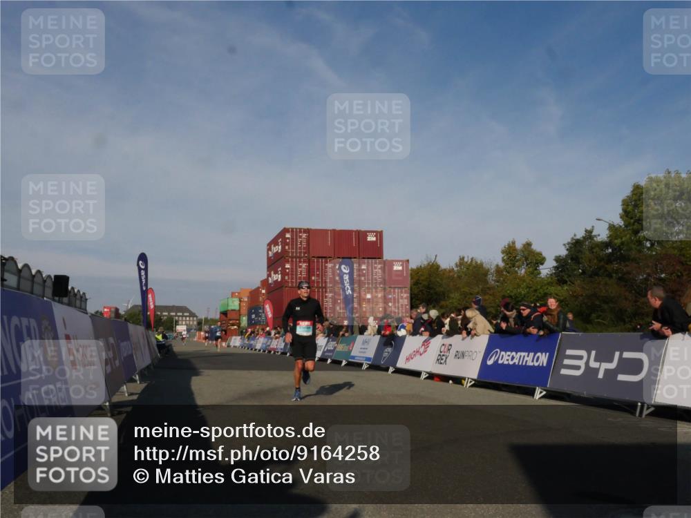 03.10.2025 - Köhlbrandbrückenlauf Matties Gatica Varas http://msf.ph/oto/9164258 03.10.2025 09:51:44 Ziel 1034, 3350 meine-sportfotos.de