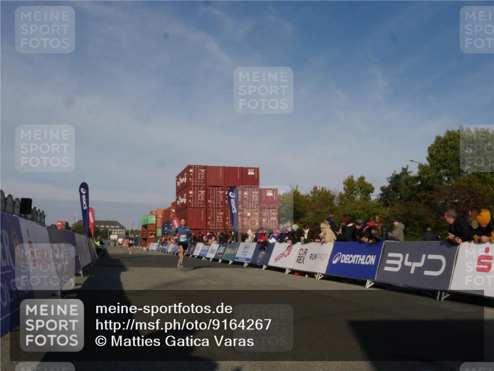 03.10.2025 - Köhlbrandbrückenlauf Matties Gatica Varas http://msf.ph/oto/9164267 03.10.2025 09:51:49 Ziel 3350, 3809 meine-sportfotos.de