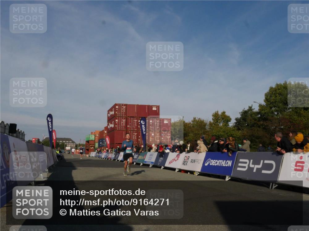 03.10.2025 - Köhlbrandbrückenlauf Matties Gatica Varas http://msf.ph/oto/9164271 03.10.2025 09:51:50 Ziel 3350, 3809 meine-sportfotos.de