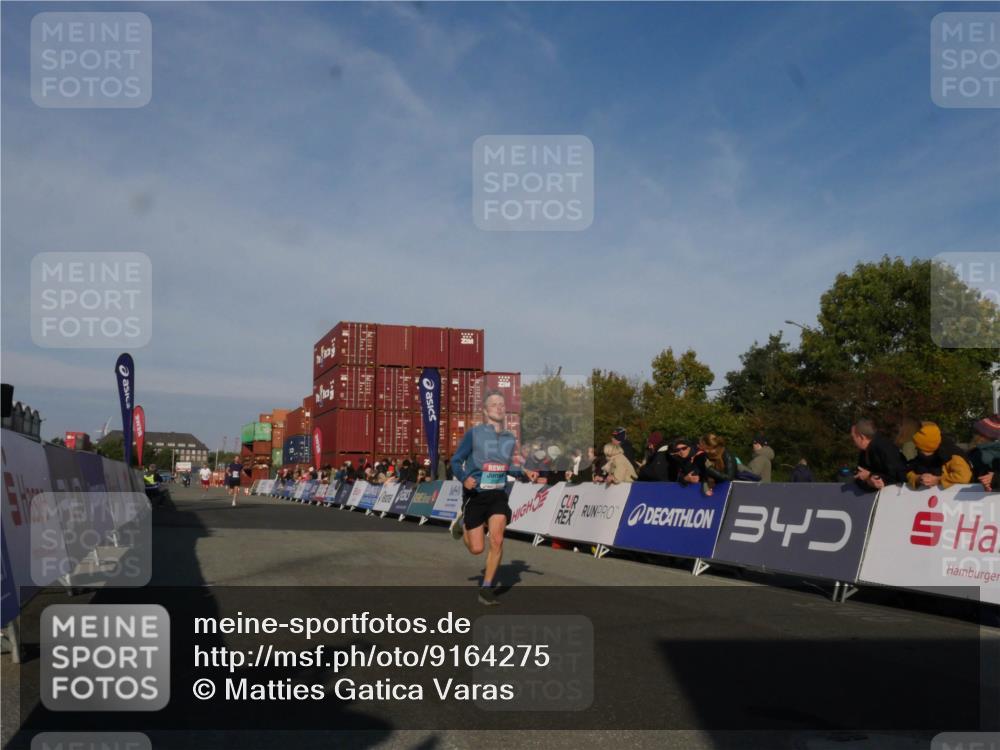 03.10.2025 - Köhlbrandbrückenlauf Matties Gatica Varas http://msf.ph/oto/9164275 03.10.2025 09:51:51 Ziel 3350, 3809 meine-sportfotos.de