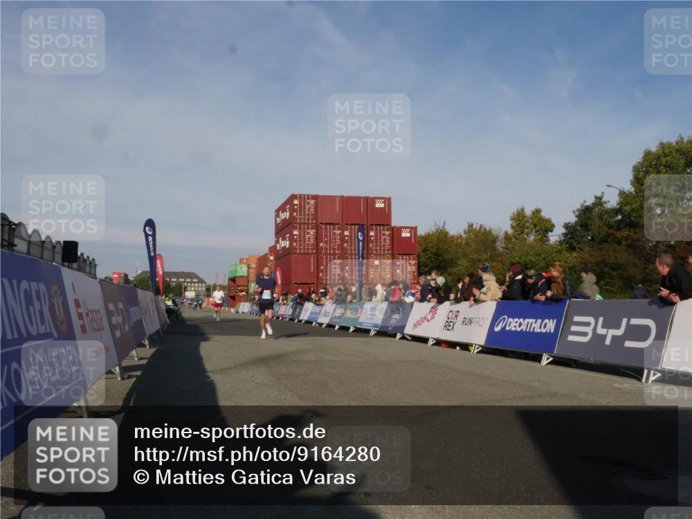 03.10.2025 - Köhlbrandbrückenlauf Matties Gatica Varas http://msf.ph/oto/9164280 03.10.2025 09:51:55 Ziel 3086, 3809 meine-sportfotos.de