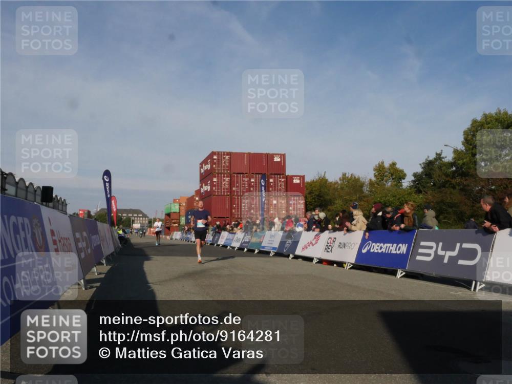 03.10.2025 - Köhlbrandbrückenlauf Matties Gatica Varas http://msf.ph/oto/9164281 03.10.2025 09:51:56 Ziel 3086, 3809 meine-sportfotos.de
