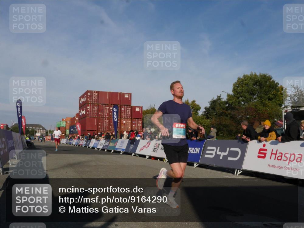 03.10.2025 - Köhlbrandbrückenlauf Matties Gatica Varas http://msf.ph/oto/9164290 03.10.2025 09:51:58 Ziel 3086, 3809 meine-sportfotos.de