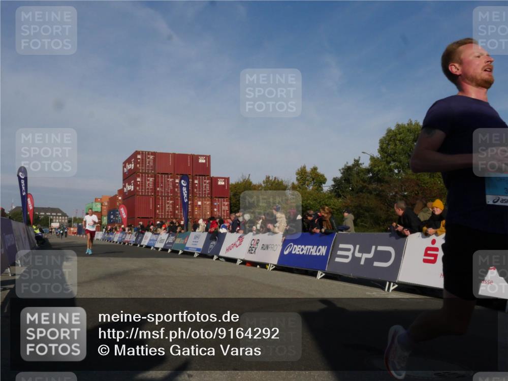 03.10.2025 - Köhlbrandbrückenlauf Matties Gatica Varas http://msf.ph/oto/9164292 03.10.2025 09:51:59 Ziel 3086, 3809 meine-sportfotos.de