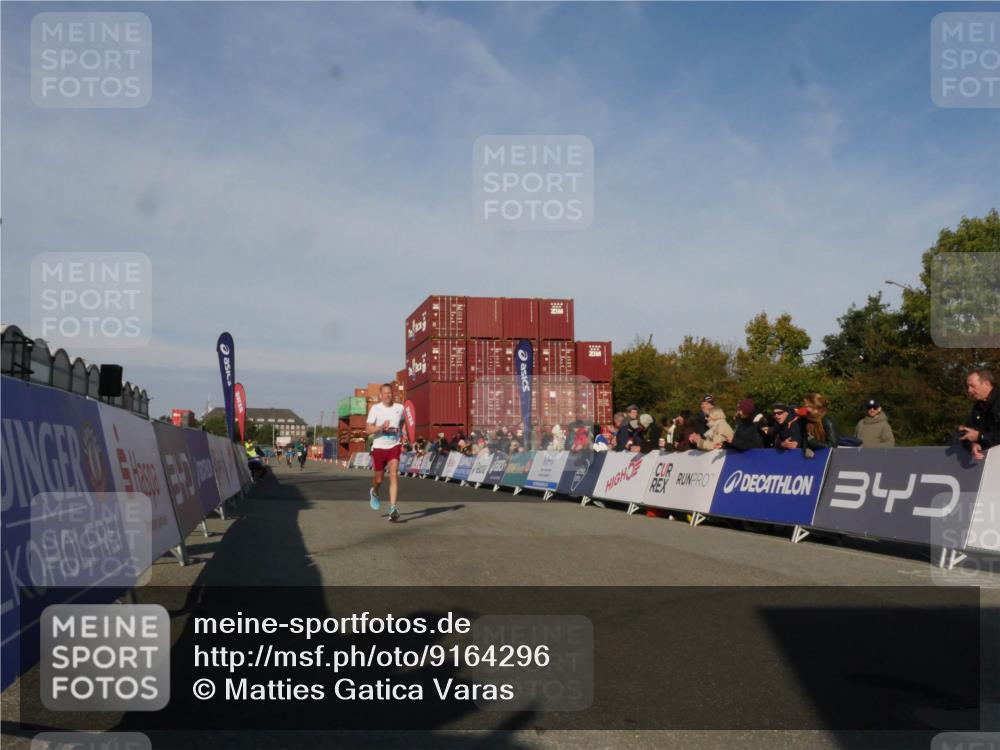 03.10.2025 - Köhlbrandbrückenlauf Matties Gatica Varas http://msf.ph/oto/9164296 03.10.2025 09:52:00 Ziel 1187, 3086, 3756, 3809 meine-sportfotos.de