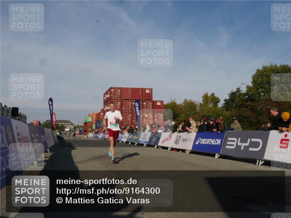 03.10.2025 - Köhlbrandbrückenlauf Matties Gatica Varas http://msf.ph/oto/9164300 03.10.2025 09:52:01 Ziel 1187, 3086, 3756 meine-sportfotos.de