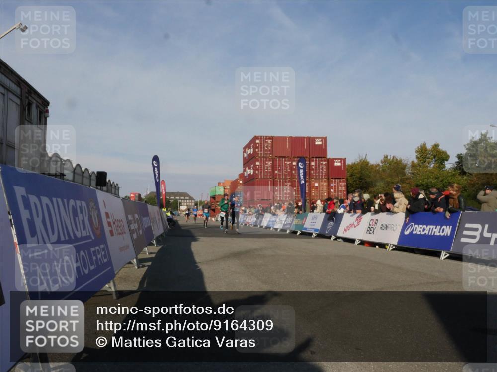 03.10.2025 - Köhlbrandbrückenlauf Matties Gatica Varas http://msf.ph/oto/9164309 03.10.2025 09:52:07 Ziel 1026, 1187, 3756 meine-sportfotos.de