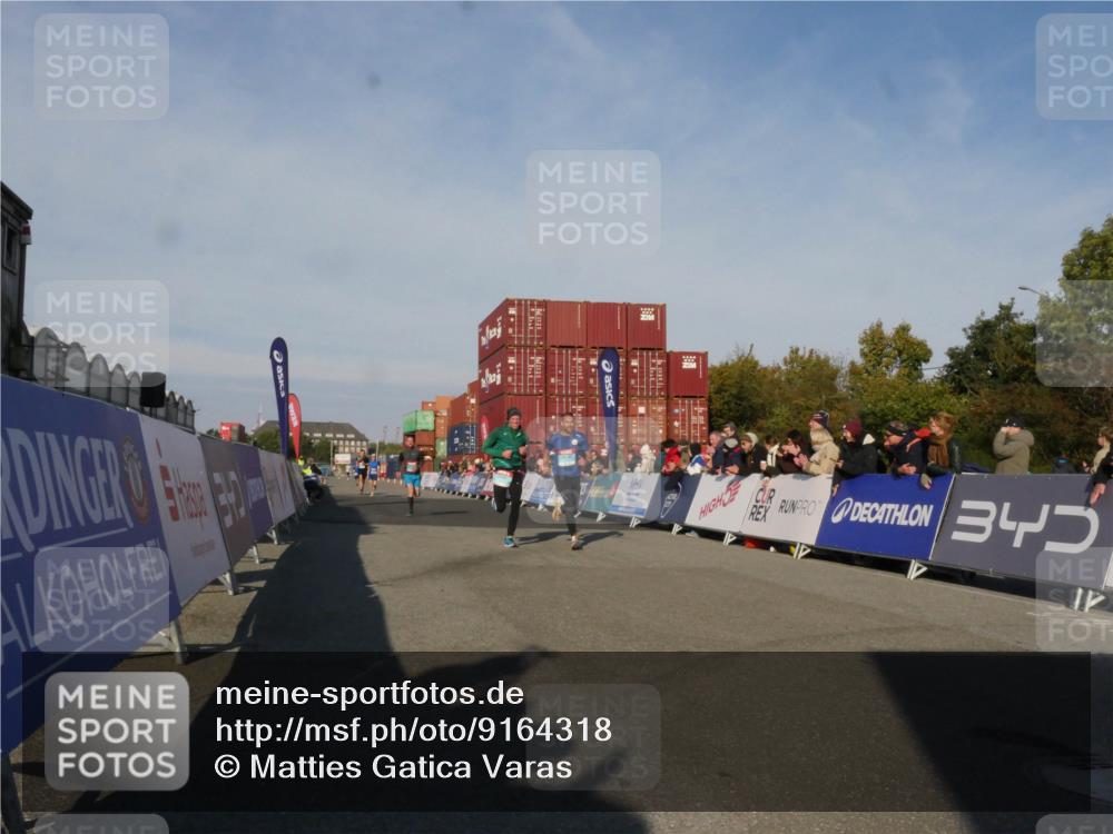 03.10.2025 - Köhlbrandbrückenlauf Matties Gatica Varas http://msf.ph/oto/9164318 03.10.2025 09:52:09 Ziel 1026, 1187, 2722, 3248, 3756 meine-sportfotos.de
