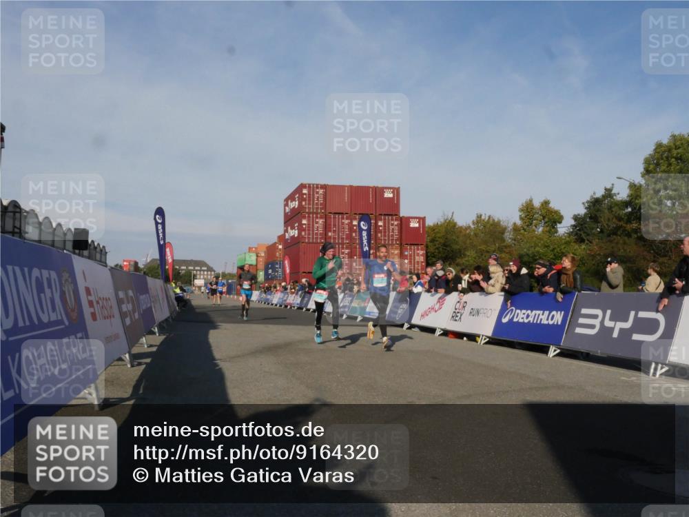 03.10.2025 - Köhlbrandbrückenlauf Matties Gatica Varas http://msf.ph/oto/9164320 03.10.2025 09:52:09 Ziel 1026, 1187, 2722, 3248, 3756 meine-sportfotos.de